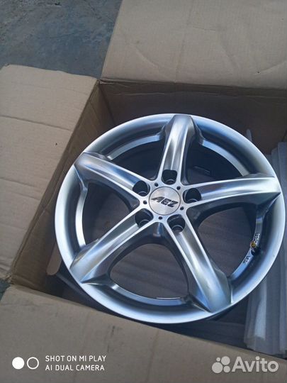 Литой диск R16