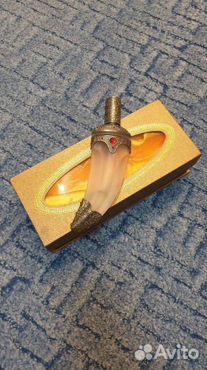 Флакон для духов в форме кинжала