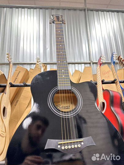 Акустическая гитара белучи
