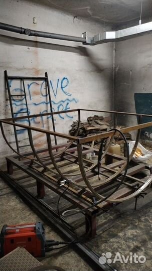 Кормушка для сена в рулонах