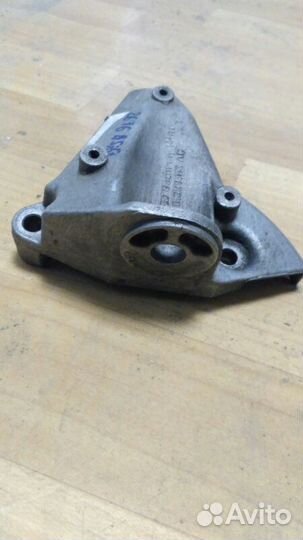 Кронштейн АКПП левый Volkswagen Passat B5