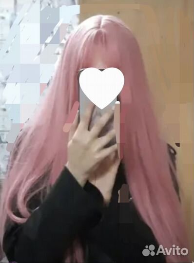 Длинный розовый парик