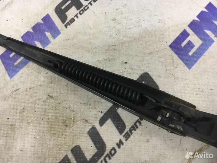Поводок стеклоочистителя левый Рено Логан