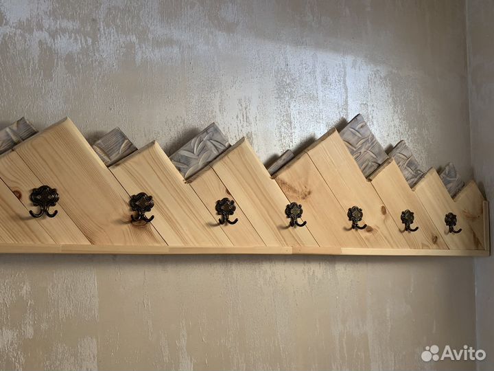 Вешалка настенная в прихожую