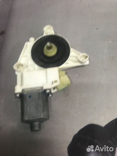 Мотор стеклоподъемника задний Mercedes-Benz