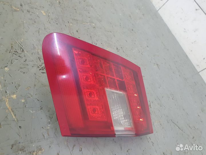 Фонарь внутренний правый Mercedes W212 E