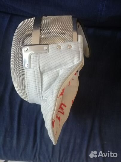 Фехтовальная маска и куртка на мальчика