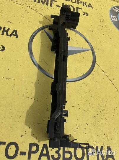 Mercedes W205 C-class кронштейн кассеты радиатор R