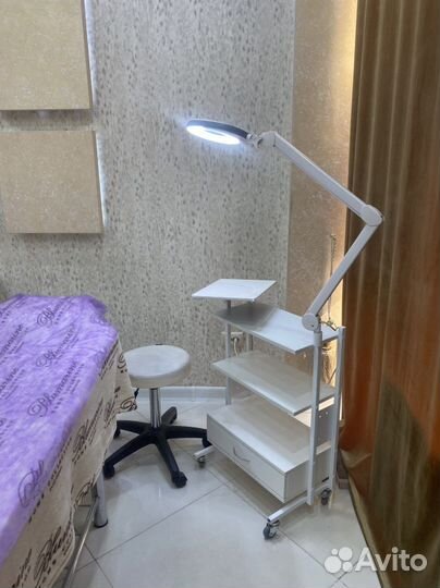 Лампа лупа и столик