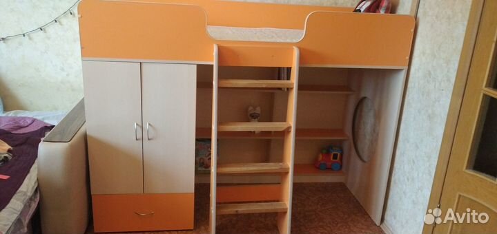 Детская кровать чердак со столом и шкафом бу