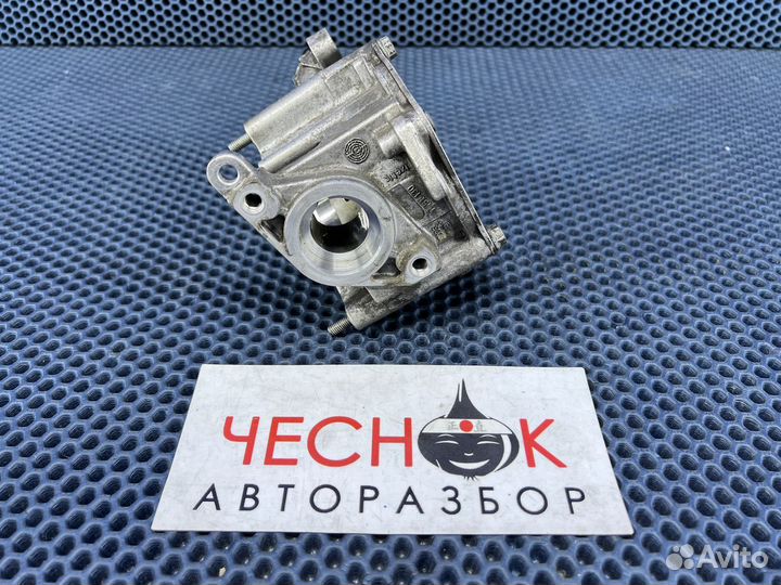 Насос вакуумный Audi Q3 Q5 A4 TT Golf Seat Altea