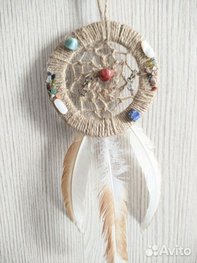 Оберег ручной работы с самоцветами