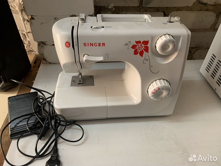 Швейная машинка Singer