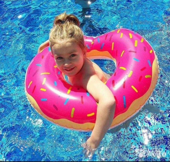 Надувной круг пончик 90см
