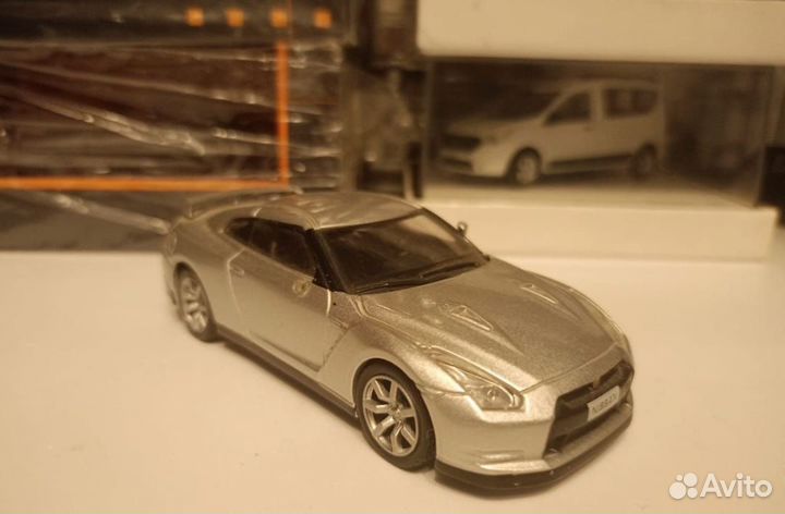Модель Nissan GT-R R35. 1:43