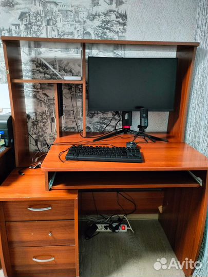 Компьютерный стол