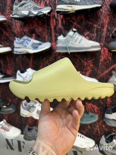 Тапки adidas Yeezy Slide