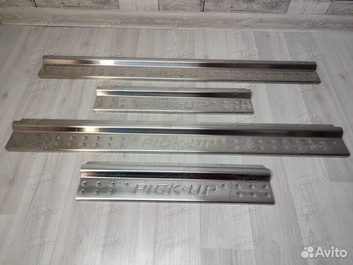 Накладки на пороги Nissan Pick Up Sky Star 99-2006