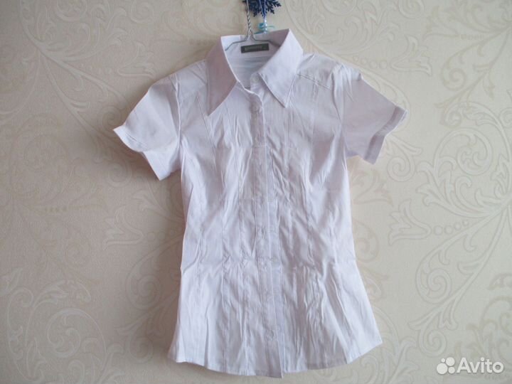 Белая блузка с коротким рукавом