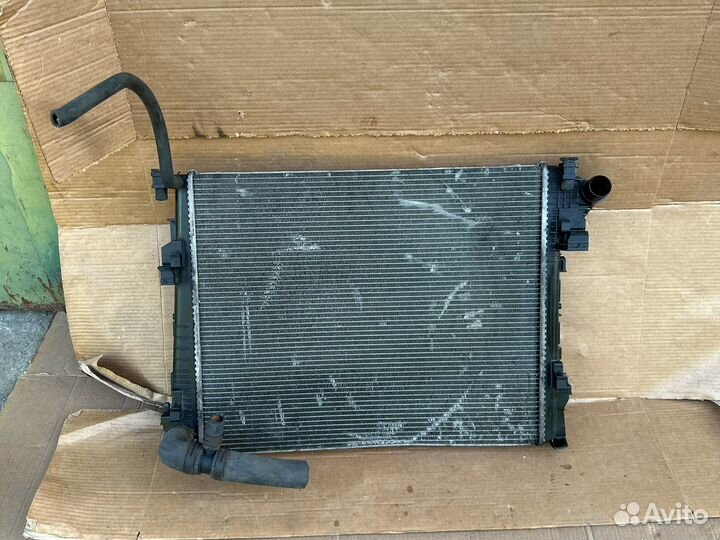 Радиатор охлаждения Opel Vivaro