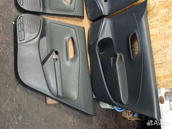 Обшивка двери Volkswagen Polo 5 sedan