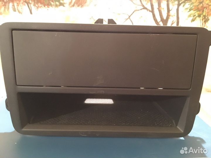 Заглушка гнезда под магнитолу Volkswagen