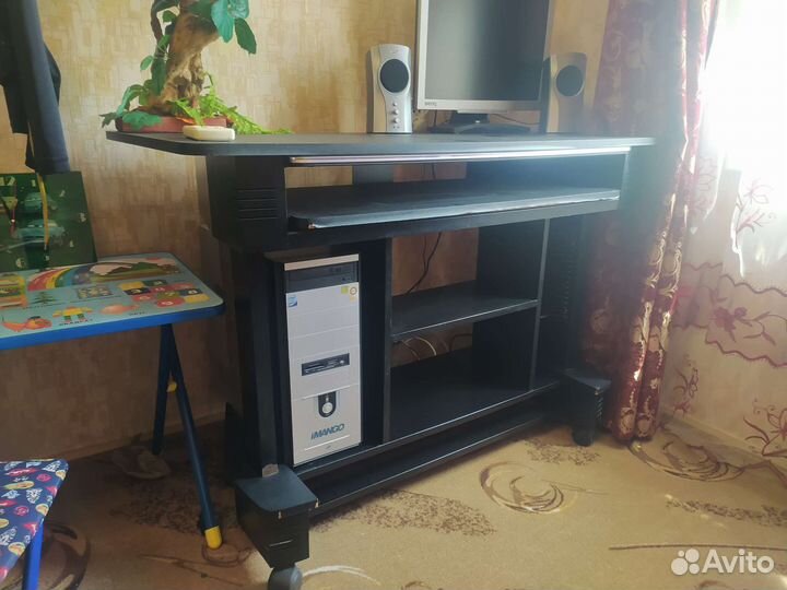 Стол компьютерный