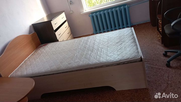 Кровать двухспальная с матрасом