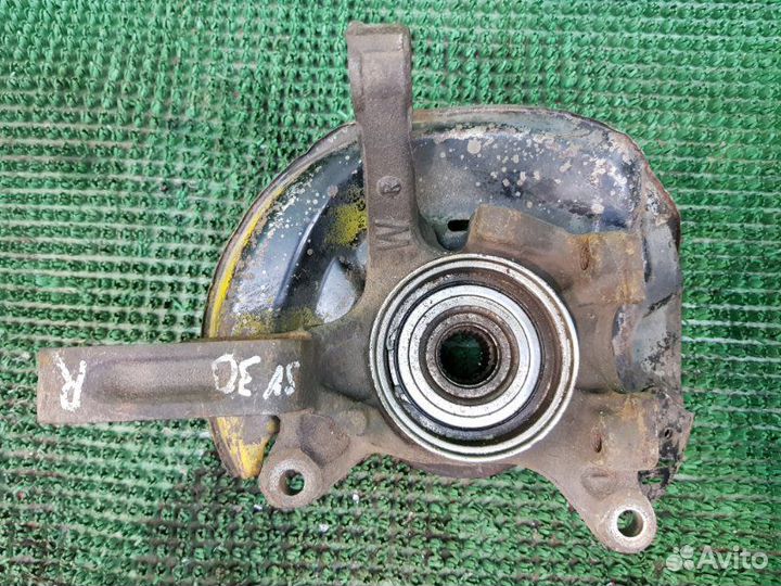 Кулак поворотный передний правый Toyota Camry SV30