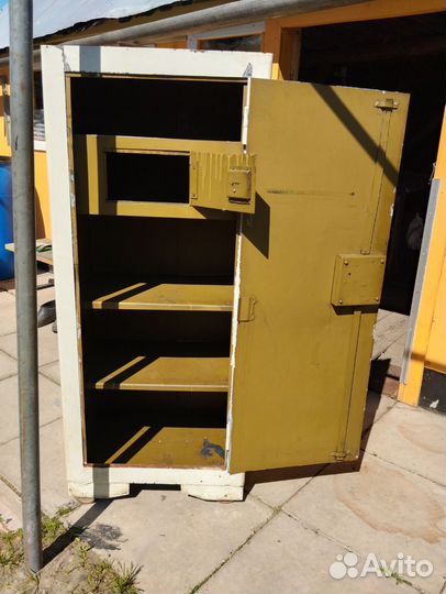 Сейф металлический