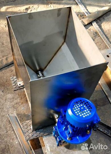 Объемный шнековый дозатор малых добавок