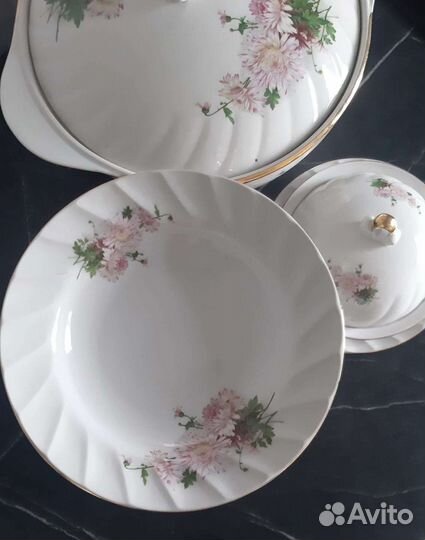 Супница и тарелки юуфз