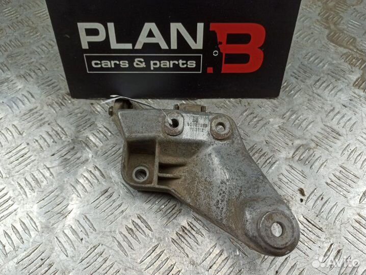 Кронштейн генератора Opel Ascona C