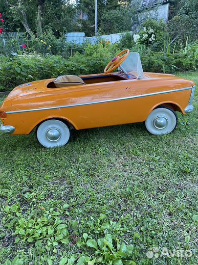 Детский педальный москвич