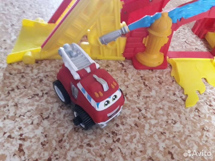 Игрушка пожарная станция