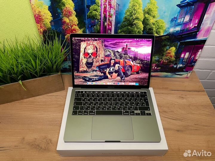 Macbook pro 13 2020 i5 16gb 512gb Крутой