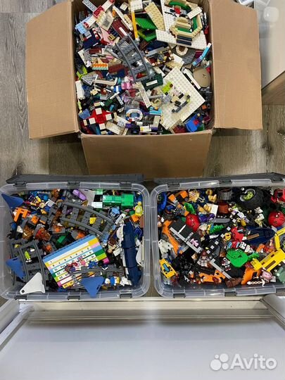 Lego россыпью с фигурками