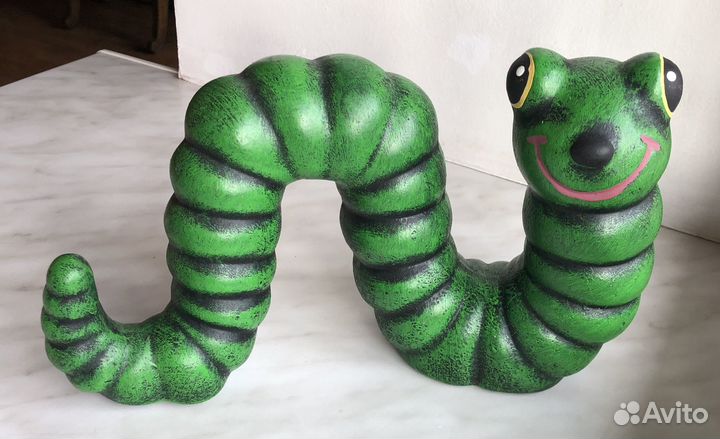 Садовая фигурка гусеница