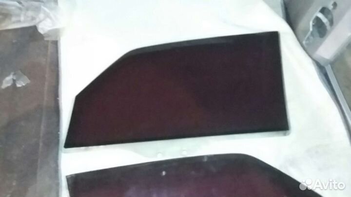 Стекло дверное на паджеро 3 коротыш 2006 г.в