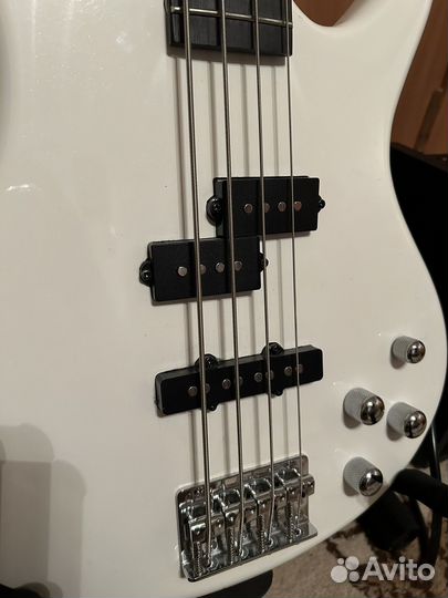 Бас-гитара с комбиком Ibanez GSR200B WNF белая