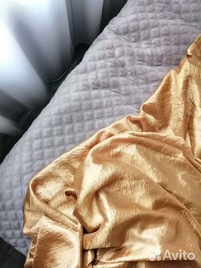 Штора золотая широкая