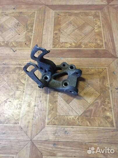 Кронштейн гидроусилителя Тoyota 3S -FE