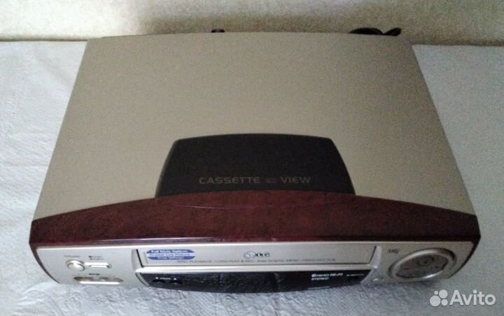 Видеомагнитофон LG