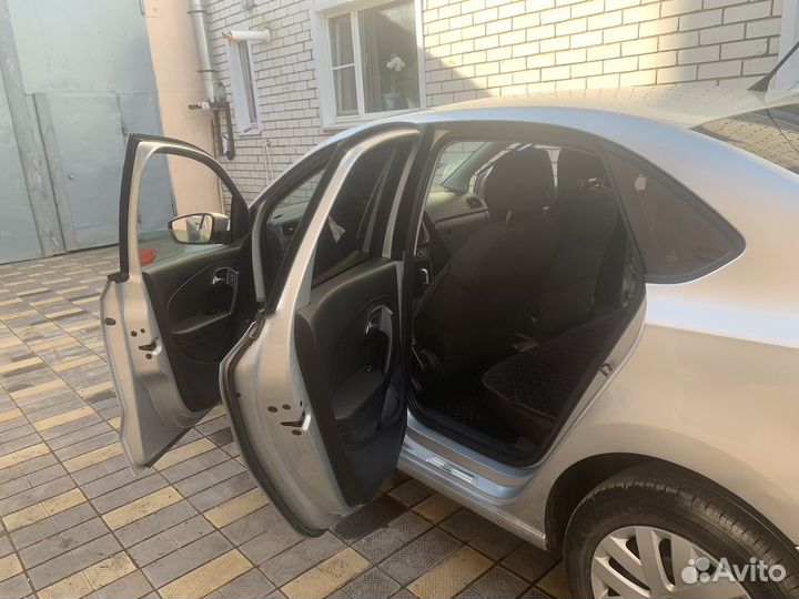 Volkswagen Polo 1.6 AT, 2012, 215 236 км