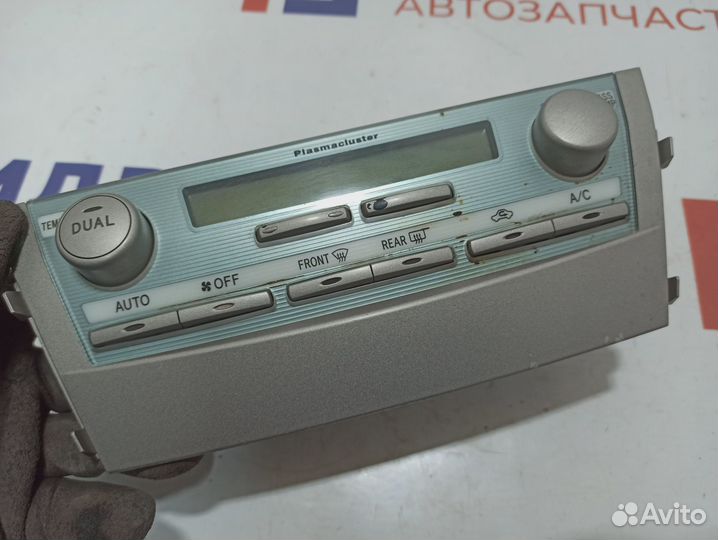 Блок управления климатической установкой Toyota Ca