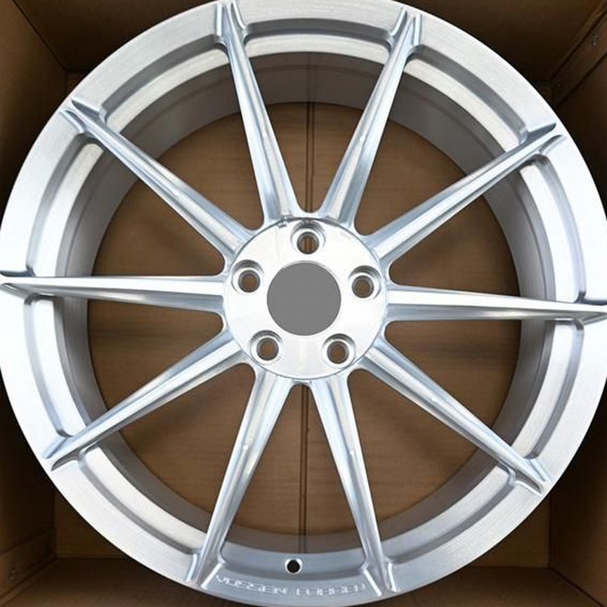 KoKo Kuture YC9913 : 8,5x20 5*114,3 Et:38 Dia:67,1 Gloss Clear