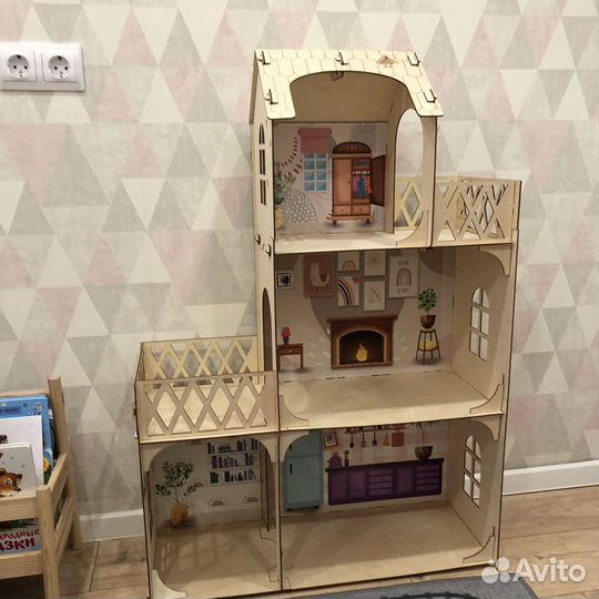 Большой кукольный домик