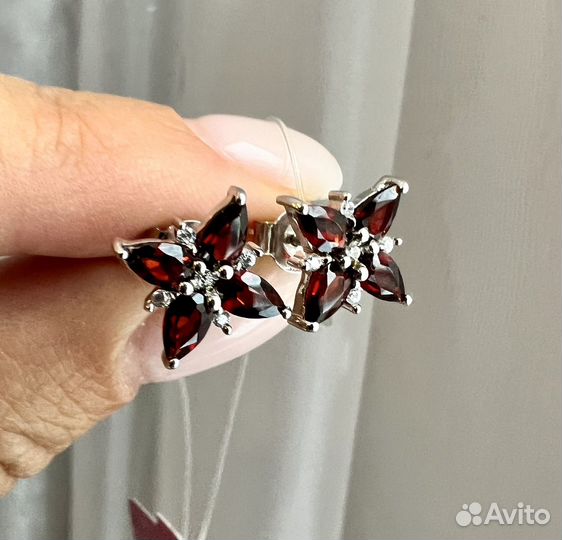 Серьги пусеты с природным гранатом