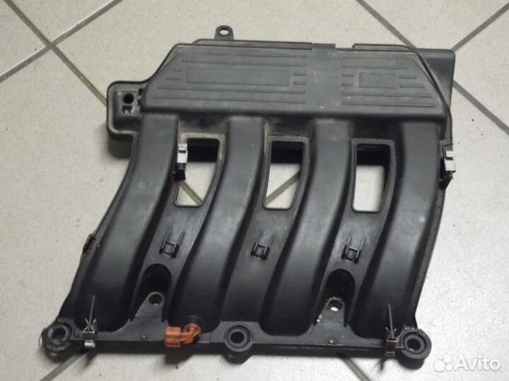 Впускной колектор 2 литра Рено Дастер