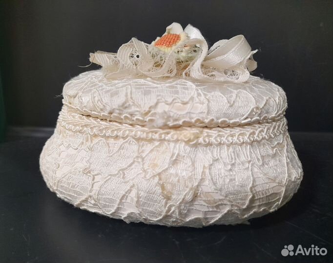 Шкатулка овальная, керамика кружево